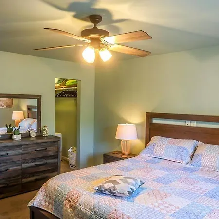 Vacation House, 2 Miles To Beach, Smart Tvs, Grill